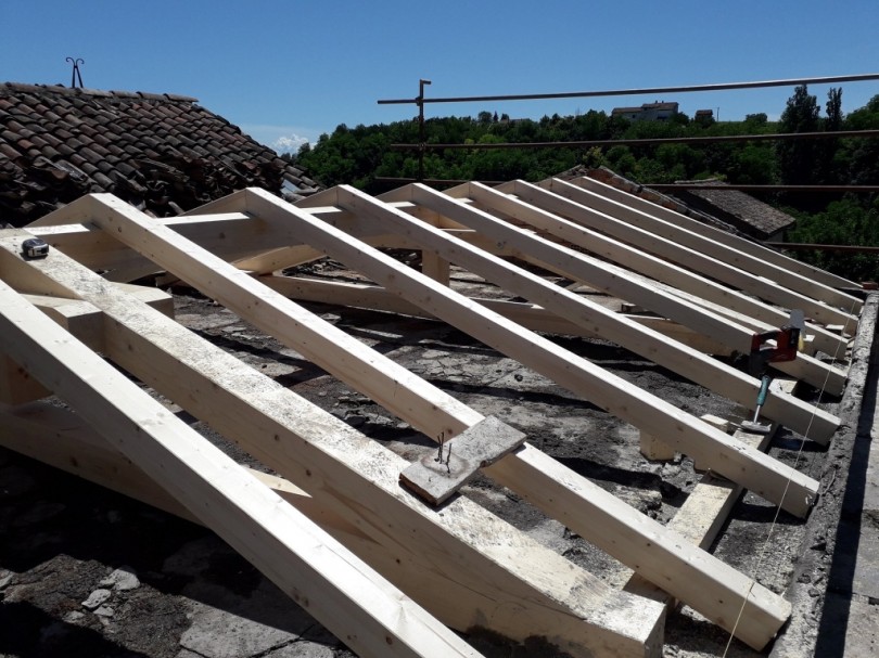 Il Comune multa il parroco per i lavori al tetto dell’ex TT